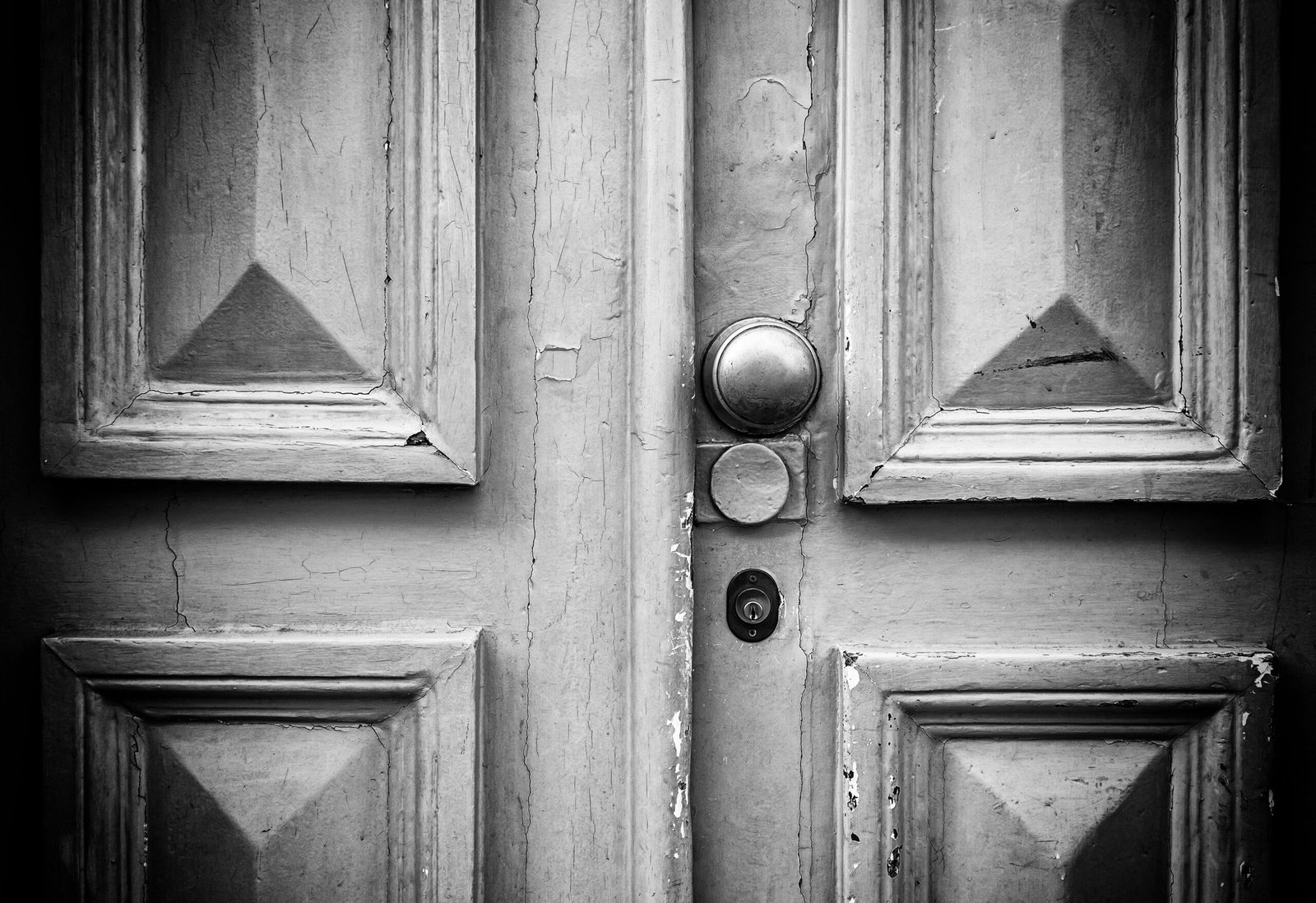 old-decorated-door-in-blue-detail-of-urban-decora-2026-01-09-14-38-07-utc